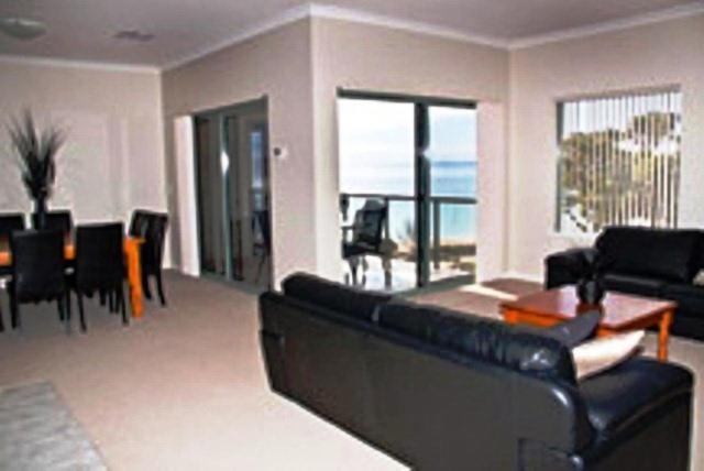 Boardwalk By The Beach Rockingham Esterno foto