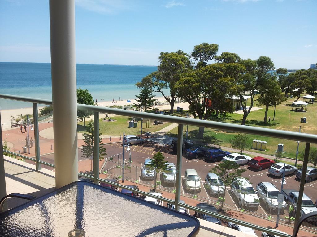 Boardwalk By The Beach Rockingham Esterno foto